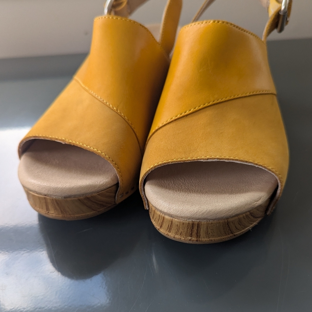 Dansko Madalyn Sandal Mustard Yellow Women's 38‎ - Picture 9 of 16